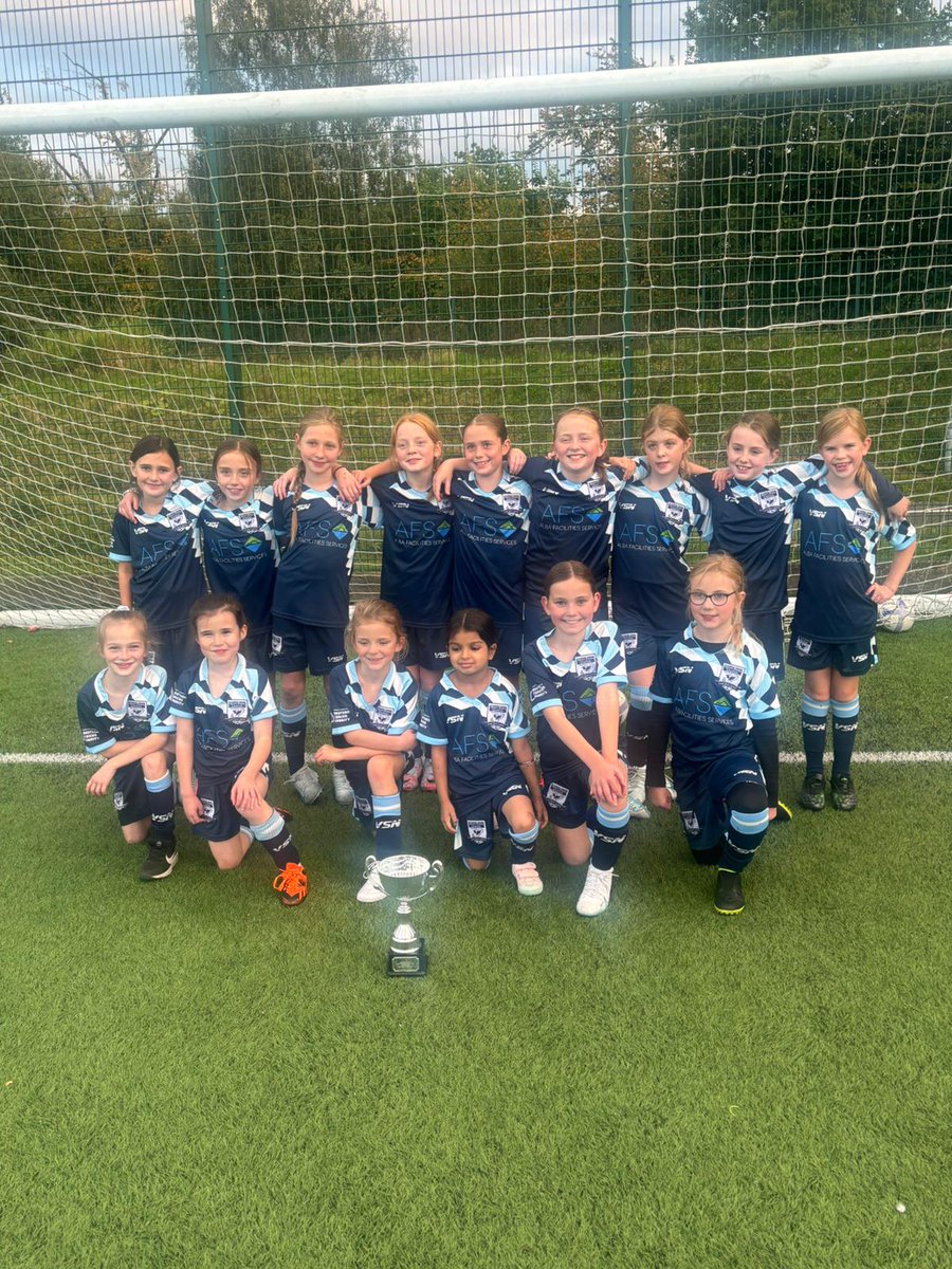 Our U10 girls in their new home match kits very kindly sponsored by Lynda and the guys at Alba Facilities Services Ltd. Thank you for your sponsorship and supporting grassroots football 💙⚽️