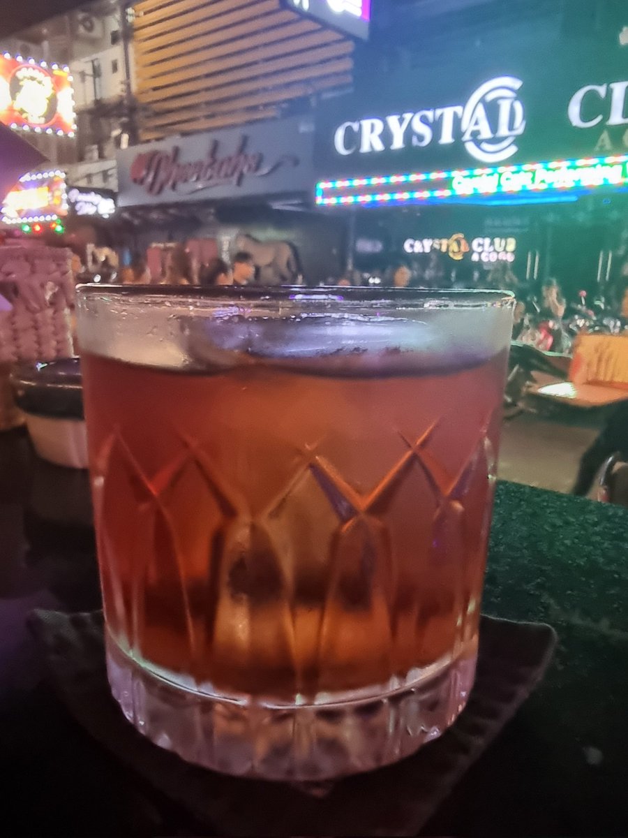 Whiskey sour and Boulevardier at Oasis LK Metro #pattaya #Thailand
