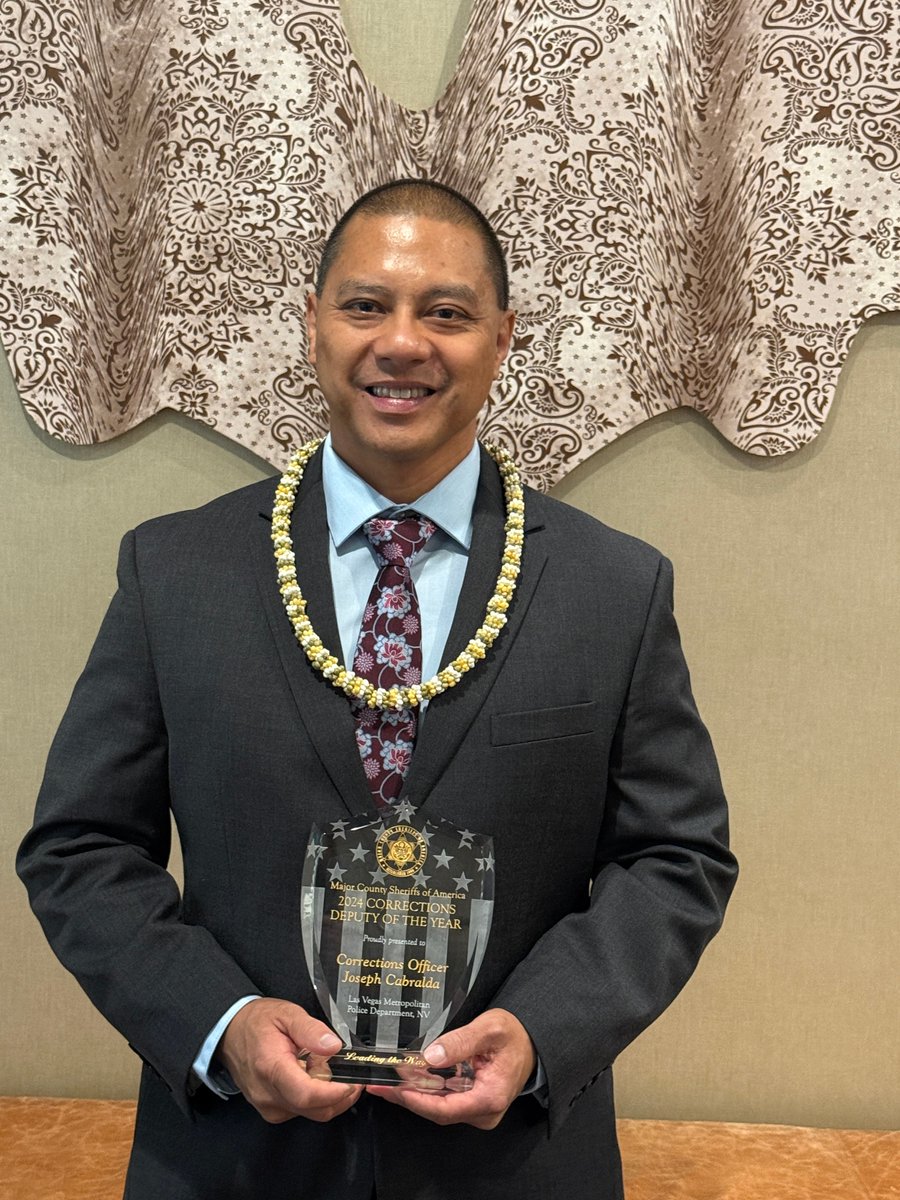 LVMPD's tweet image. 🚨 MAJOR AWARD ALERT! 🚨
We’re proud to announce that LVMPD Corrections Officer Joseph Cabralda has been named Corrections Officer of the Year by the Major County Sheriffs of America!
During their conference held over the last few days in Dallas, Texas, MCSA honored Officer…