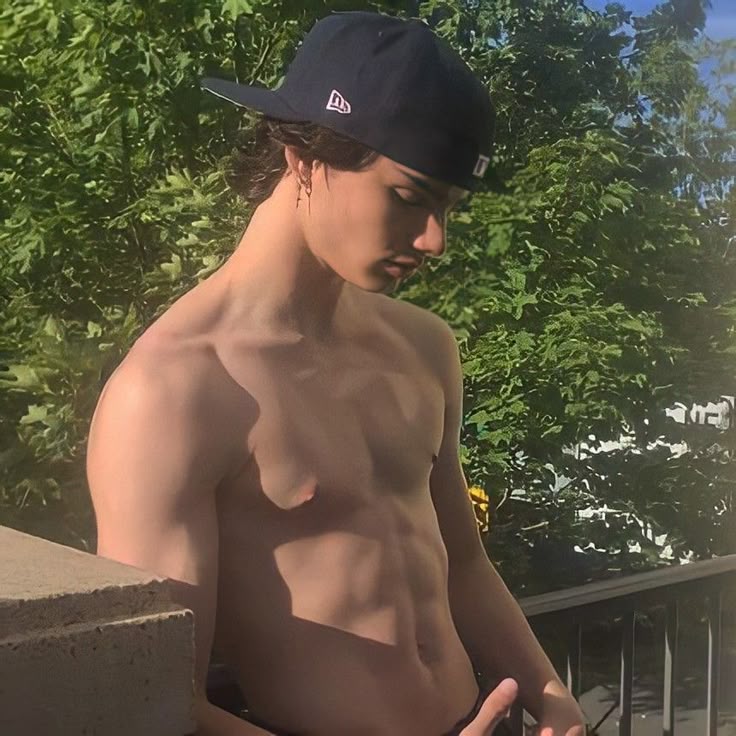 httpsares_'s tweet image. Pov: você por algum motivo se apaixonou perdidamente por mim, e agora essa é a sua galeria