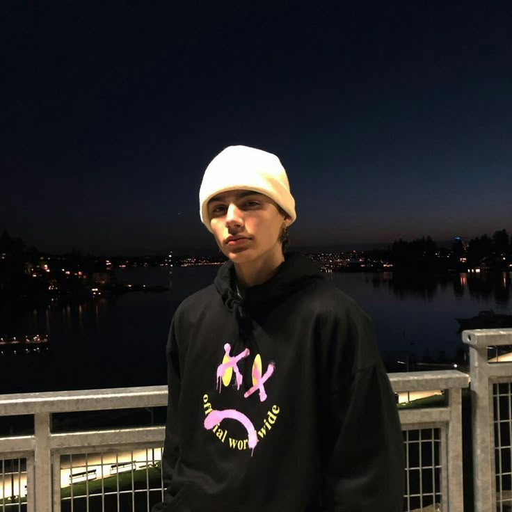 httpsares_'s tweet image. Pov: você por algum motivo se apaixonou perdidamente por mim, e agora essa é a sua galeria