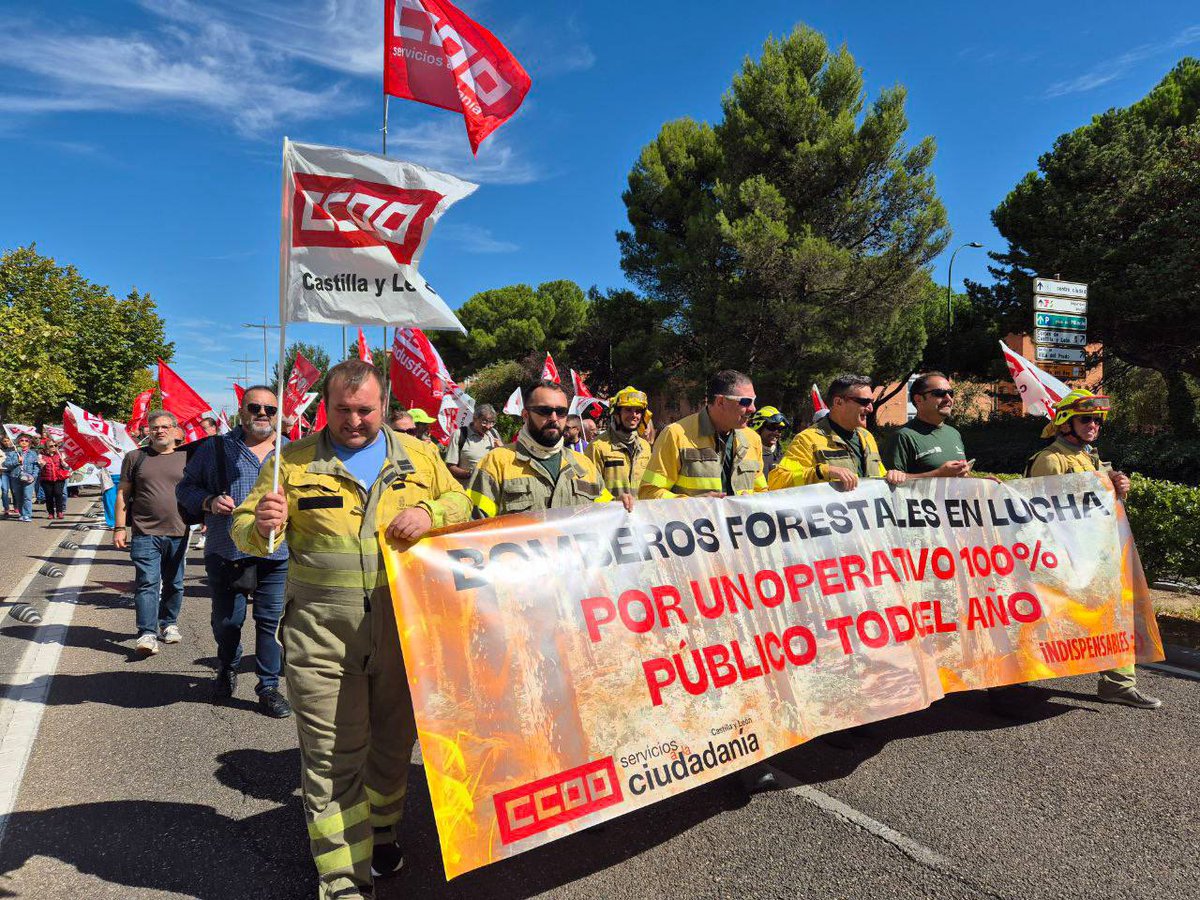 La extinción es una realidad que afecta a diferentes colectivos profesionales.
Los incendios forestales no se podrían extinguir sin coordinación de los agentes de la autoridad, sin la presencia de lo público.
✊¡Por los derechos laborales de agentes forestales y medioambientales!