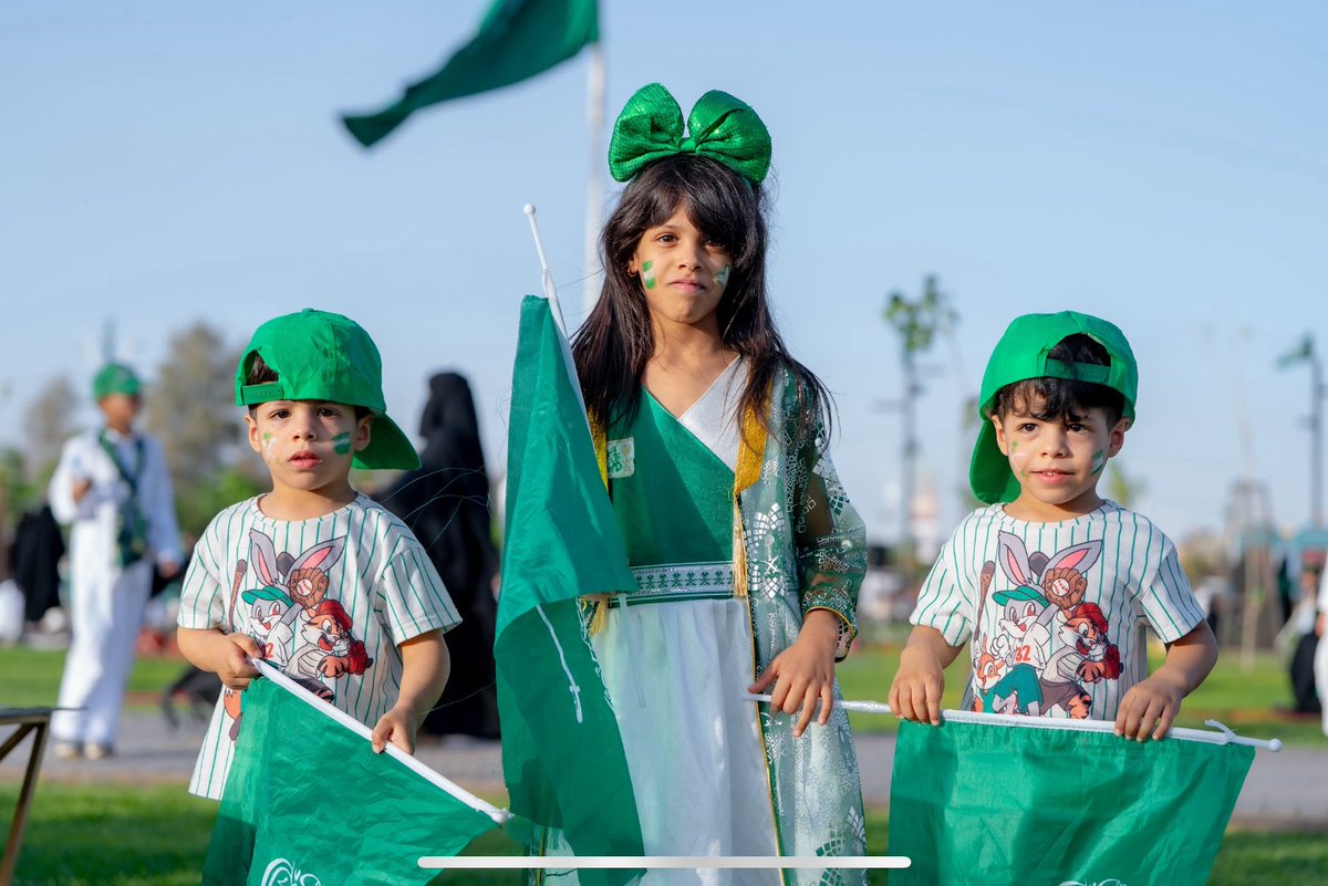 بهجة | نبضُنا 💚

فرحة الأطفال في #اليوم_الوطني 🇸🇦 بهجة لا تُضاهيها بهجة ✨💚
ضحكاتهم 🎈 أمل، وبراءتهم 🌸 حياة، وأحلامهم 🚀 مستقبل الوطن المشرق.
الوطن يكبر بحبهم.. وهم يكبرون بفخره.

#عزنا_بطبعنا_95 #عزنا_بطموحنا #اليوم_الوطني_95 #طبرجل #الجوف