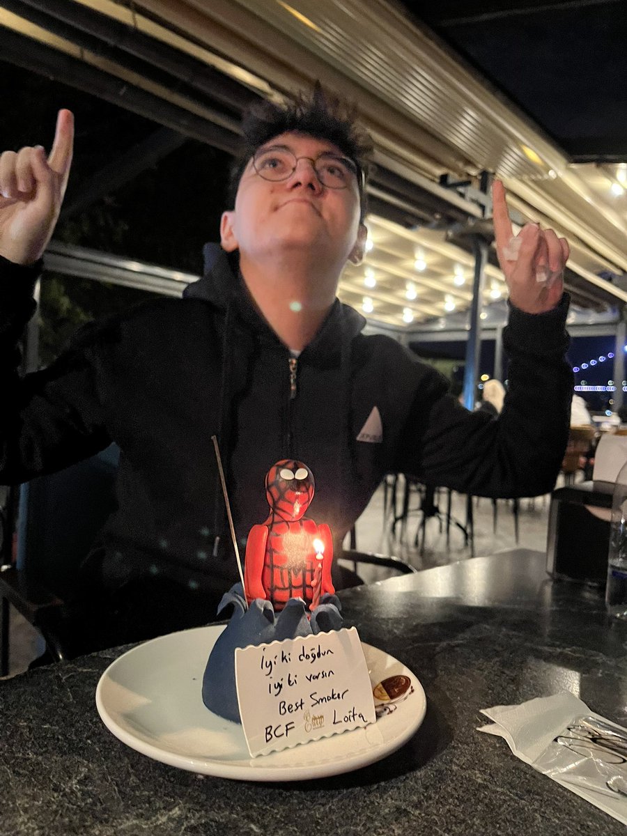 İyi ki doğdun canım kardeşim, nice güzel, başarılı senelerin olsun. Seni çok seviyoruz 💚