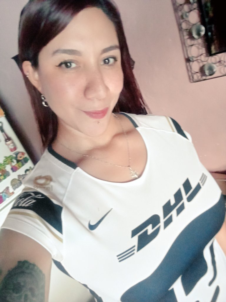 Fuimos derrotados, pero es semana de clásico, así que se usa jersey de Pumas. Si nos vamos a incomodar, nos incomodamos todos. 😒