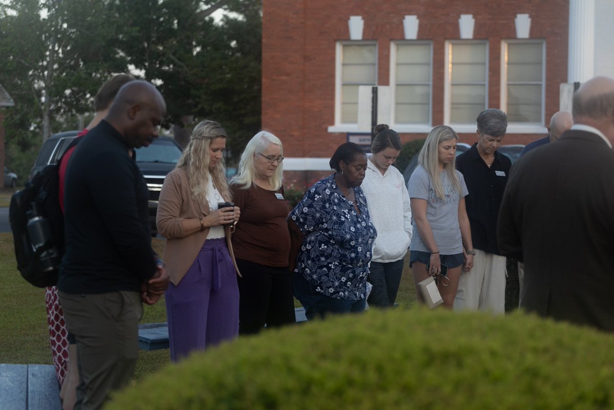 BrewtonParker's tweet photo. This morning, our campus joined schools across the nation for #SeeYouAtThePole. Students, faculty, & staff united in prayer, asking God to move in this generation & beyond. 🙏 #BPCU https://t.co/gP7jWsHlj6