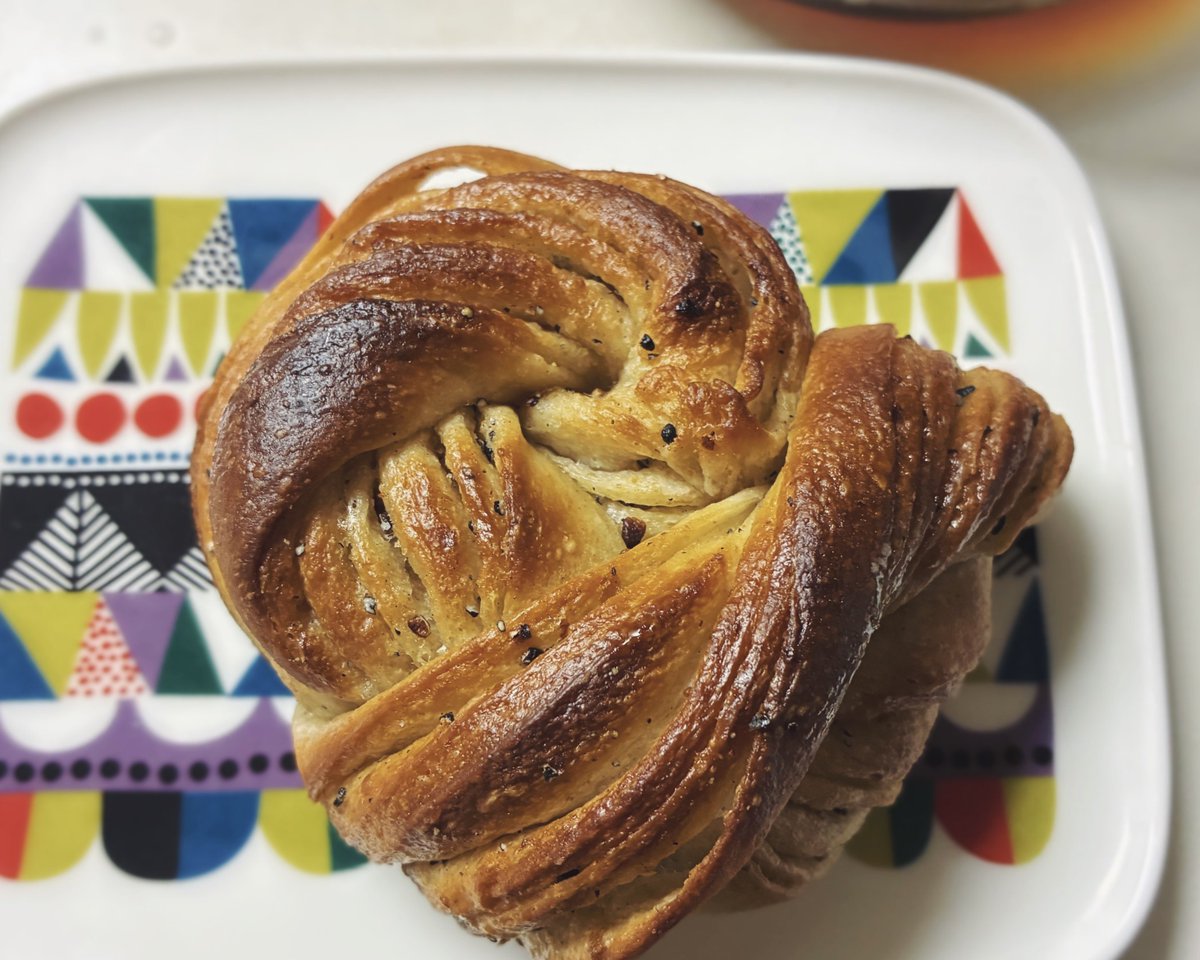 シナモンロールもいいけどカルダモンロールもやっぱりすき