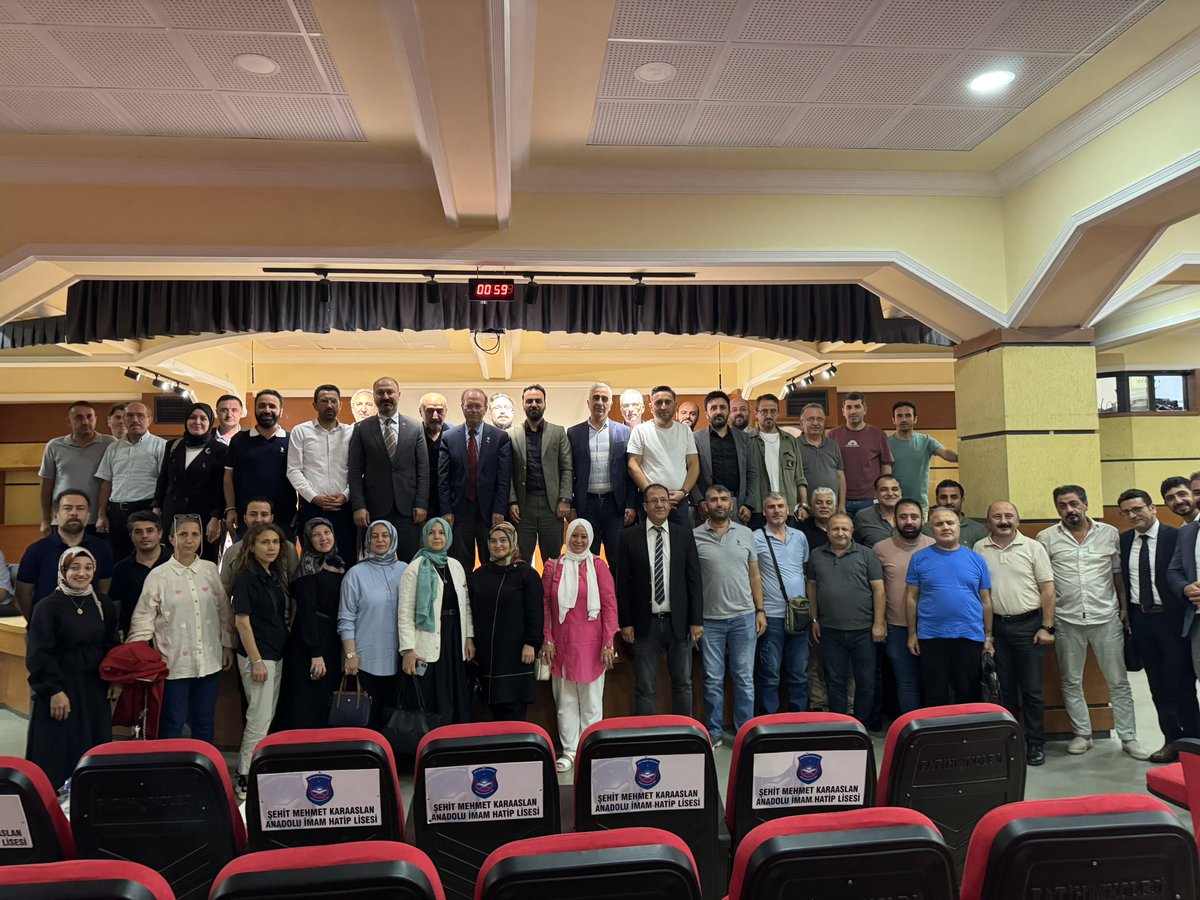 Eğitim-Bir-Sen Bahçelievler olarak düzenlediğimiz programda Yusuf Kaplan:
“Hayali olmayan toplum, başkalarının hayallerinin kölesi olur. Türkiye fiilen işgal edilmedi, zihnen işgal edildi. Tarihi yapanlar inanmış ve adanmış bir avuç insandır.”

<a href="/yenisafakwriter/">yusuf kaplan</a> <a href="/ebsistanbul1/">ebsistanbul1</a>