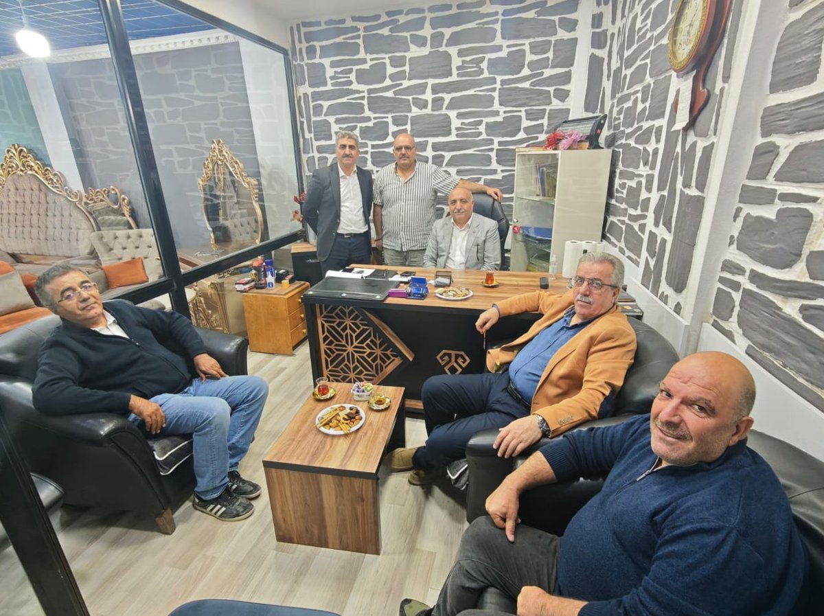 Bir dönem Ak parti il başkanlığı ve Bld başkanlığımızı yapan 
Sn Hasan ARSLAN'ı  kıymetli arkadaşı hukukcu Mehmet bey  ve Değerli abilerimizi misafir ettik.