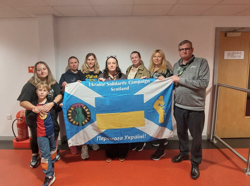 UkraineSol's tweet image. Willie Shearer of North Lanarkshire UNISON, one of the branches taking a delegation to Kharkiv next week, with local Ukrainians in Motherwell tonight.

The delegation has produced a great flow of solidarity. 

You can still donate to the aid they'll take: bit.ly/kharkivaid