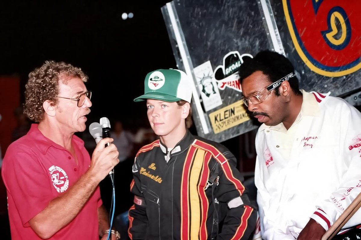 Today's Photo of the Day features starter Doug Clark looking on as race winner Jac Haudenschild is interviewed by announcer Jack Miller at Knoxville Raceway after a 1984 victory.

All the News that's Fit to Sprint. Hoseheads.com 🏁