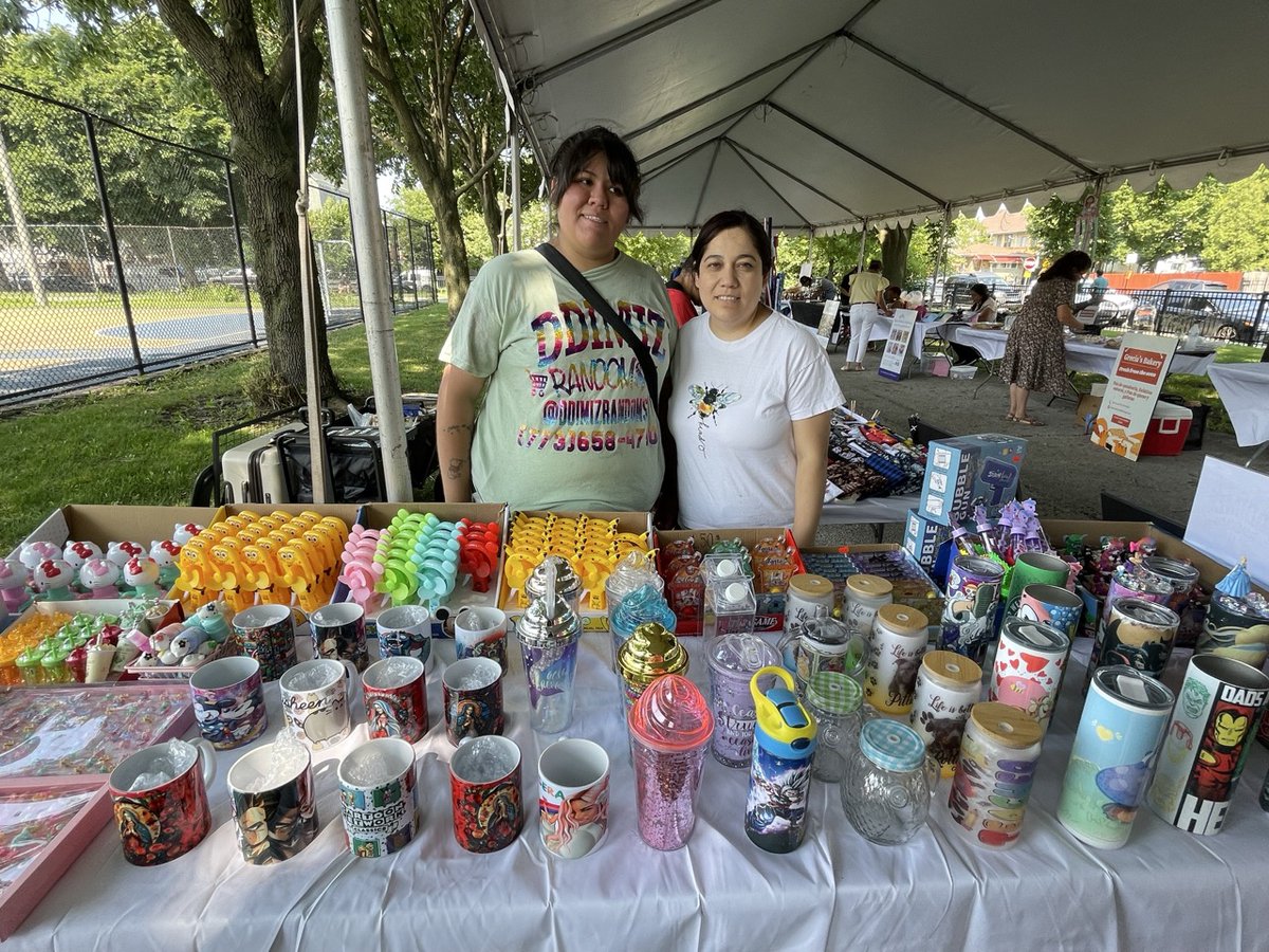 ChicagoCommons's tweet image. At #ChicagoCommons, we’re celebrating American Business Women’s Day by recognizing the incredible women in our programs — the parent entrepreneurs in our Family Hub — who are turning their ideas into opportunities for their families &amp;amp; communities. #ChicagoCommons #WomenInBusiness