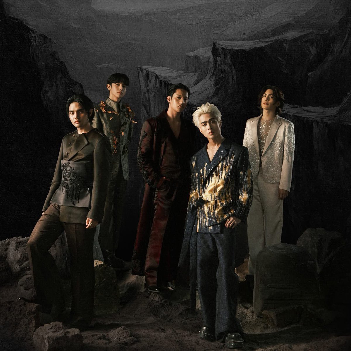 SB19’s (<a href="/SB19Official/">SB19 Official</a>) ‘Simula at Wakas’ enters this week’s Billboard Japan Top Album Sales chart at #17.