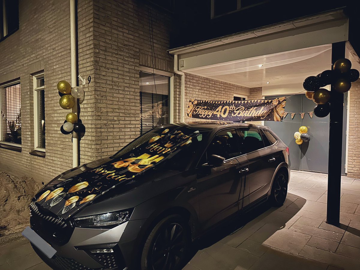 Linda_Zsluis's tweet image. Oudejaarsavond 🥳💛
Nog even 39

Als je vriendinnen langs komen 😆🥰
Stelletje lieverds ook 
Dit blijft to zaterdag zo denk ik?! Dan pas echt feest 🤣 
#sorryburen 
Het wordt nog erger 😬

Cheers my deers 💋
#Verrassing
#suprise
#FriendshipGoals