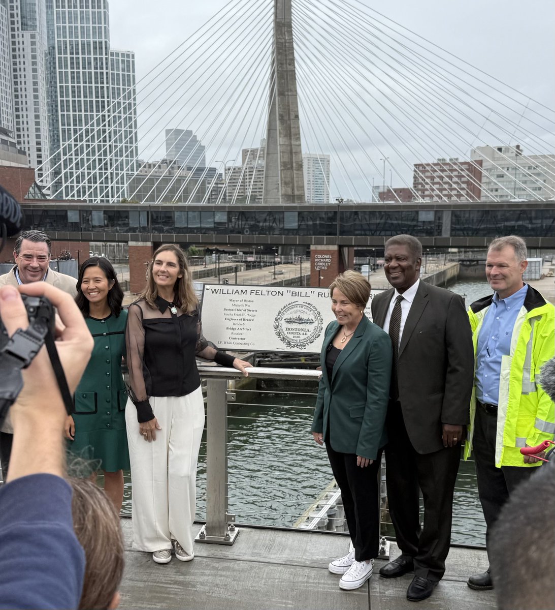 taylorcsnow's tweet image. One year ago, the Washington Street Bridge was renamed the “William Felton ‘Bill’ Russell Bridge.”
Today, his family and friends gathered for a formal dedication.
Jaylen Brown noted, “It’s fitting that a bridge is named after him because what a bridge does is bring people…