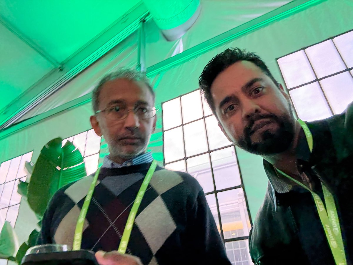 launchacademyhq's tweet image. Just two very serious faces kicking off @allincanada in Montreal 😅
Launch CEO @raywalia & alum Prakash Sundaresan of @DefangLabs look like they’re about to either reinvent AI… or need another coffee.
Great to be at #ALLIN2025 with #TeamBC🚀