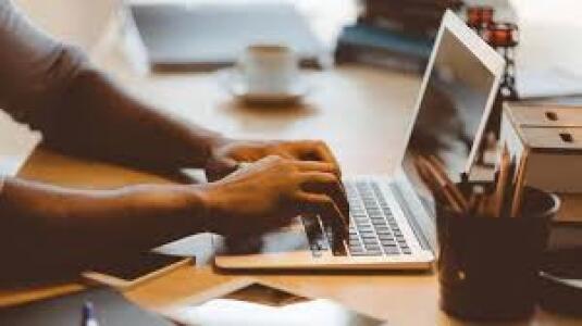 HorrifyingHist1's tweet image. Hey, spooky pals! Check out our blog for all the latest show updates and brand-new bone-chilling tales! 👻 Don&apos;t miss out on the scares! #SpookyStories #PodcastUpdates #BlogFun

open.spotify.com/show/21Lq5LZc4…