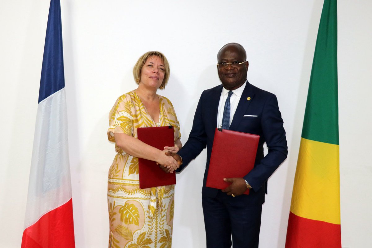 DiploBrazza's tweet image. 🇨🇬🤝🇫🇷
Afin de conforter les #relations #bilatérales entre la République du Congo et la République Française et favoriser la #circulation des ressortissants #congolais et #français titulaires de #passeports #diplomatiques, l’#Accord du 25 octobre 2007 relatif à la gestion…