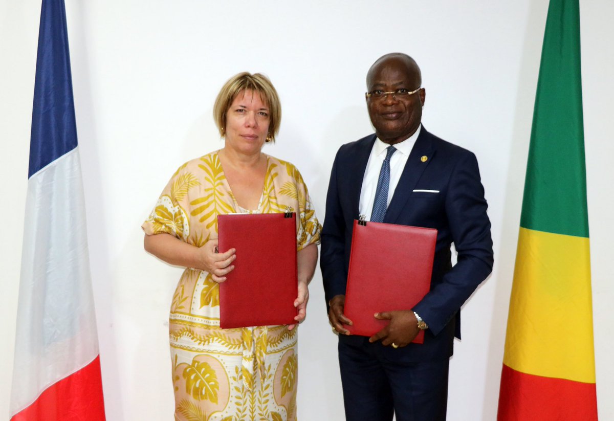 DiploBrazza's tweet image. 🇨🇬🤝🇫🇷
Afin de conforter les #relations #bilatérales entre la République du Congo et la République Française et favoriser la #circulation des ressortissants #congolais et #français titulaires de #passeports #diplomatiques, l’#Accord du 25 octobre 2007 relatif à la gestion…