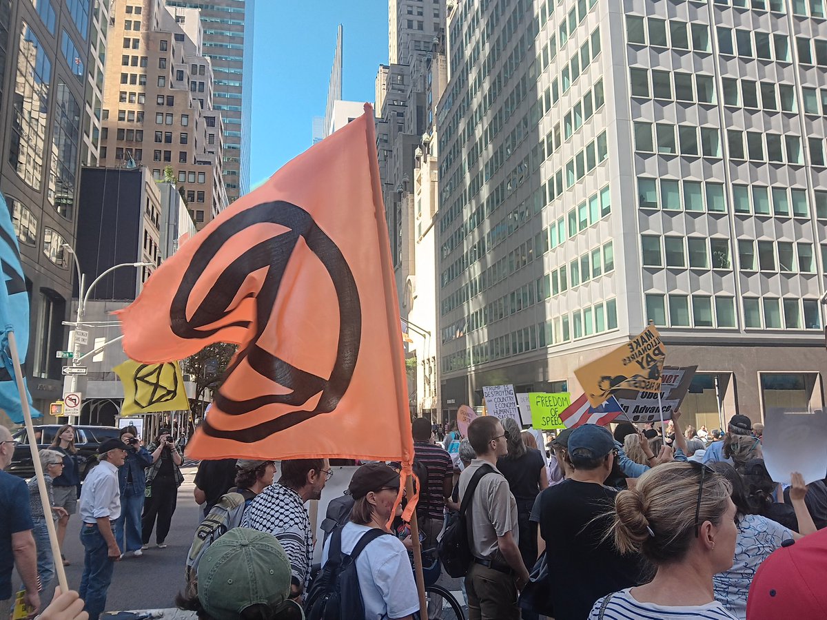Team 509 traveled to NYC this past weekend and joined climate activists from across the country for the Make Billionaires Pay March to demand urgent climate action! (1/2)