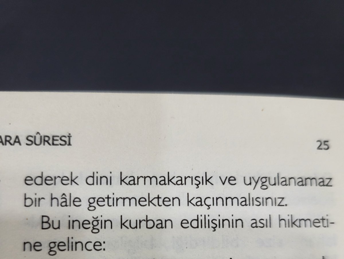 Bize saf, su gibi berrak, apaçık din gönderen Allaha hamdolsun.