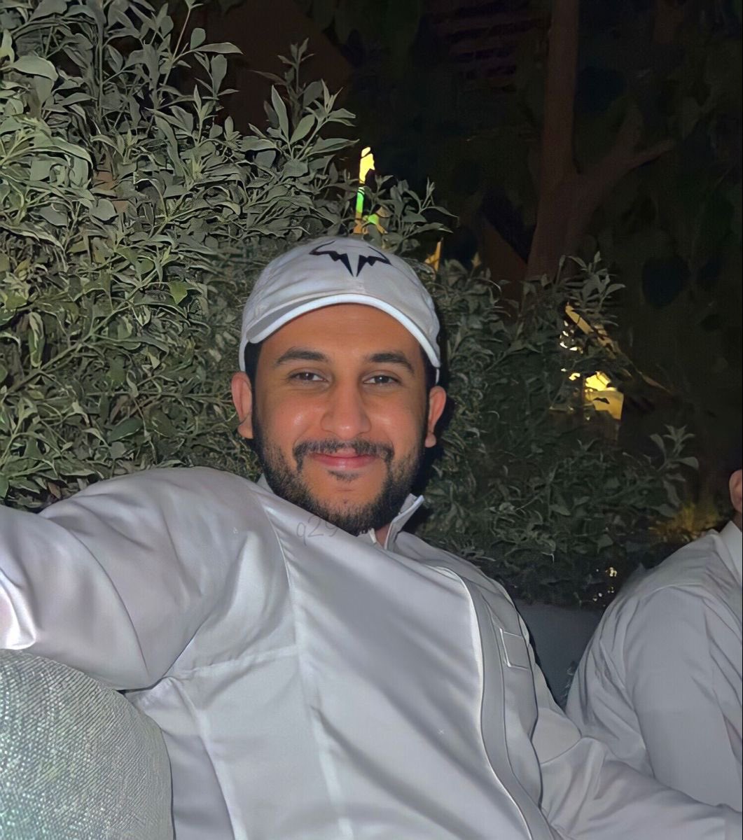 أكن لهذا الرجل المحبة الاحترام والتقدير 
إنسان مبدع يضيف جمال ومعرفة بكل ظهور له والله احترام كبير يبو عمر 🤍