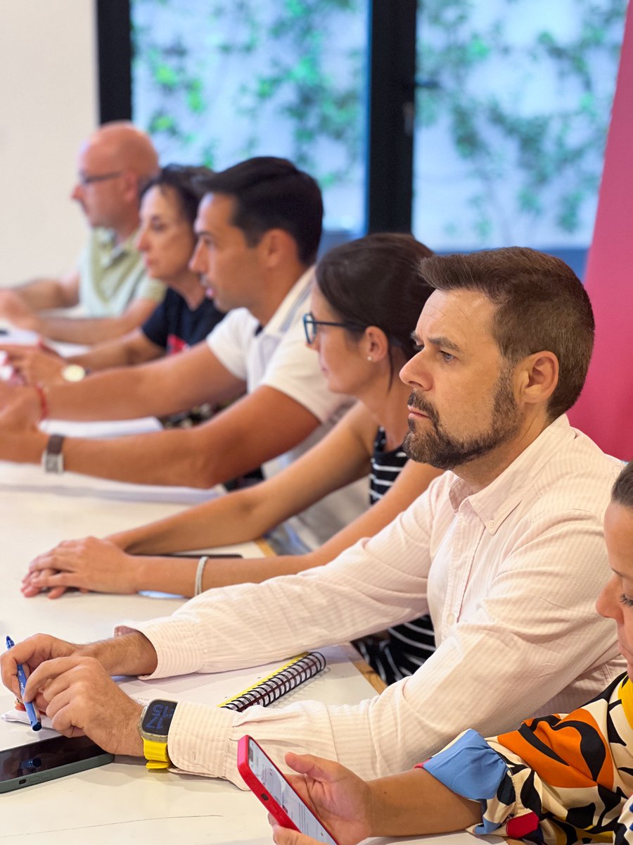 Hoy ha tenido lugar en Montijo la 𝐂𝐨𝐦𝐢𝐬𝐢𝐨́𝐧 𝐏𝐞𝐫𝐦𝐚𝐧𝐞𝐧𝐭𝐞 𝐝𝐞𝐥 𝐏𝐒𝐎𝐄 𝐝𝐞 𝐥𝐚 𝐩𝐫𝐨𝐯𝐢𝐧𝐜𝐢𝐚 𝐝𝐞 𝐁𝐚𝐝𝐚𝐣𝐨𝐳,en la que nuestro secretario general,Manolo Borrego,ha puesto en valor el compromiso de cercanía con la ciudadanía y la militancia.