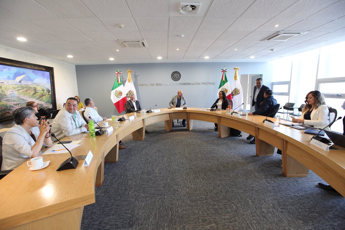 Proseguimos con los trabajos de la Junta de Gobierno y Coordinación Política, espacios fundamentales para el diálogo, la construcción de consensos y la toma de decisiones que fortalecen la vida democrática de nuestro Congreso.