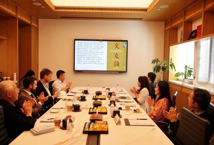 DusenburyDavid's tweet image. A privilege to join the Beijing Club for International Dialogue &amp;amp; @philippilk last week, for what is — I hope — the first of many stimulating conversations. 

#future #humanities