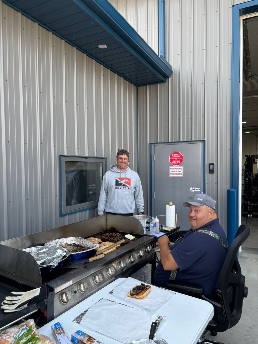 One of our last harvest suppers this season! 🍽️

We love being able to connect and take time to chat with our customers over a harvest meal.