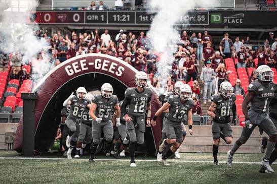 #AGTG After a great conversation with Coach Denis Piché I am excited and grateful to announce that I have received my 7th Official <a href="/USPORTSca/">U SPORTS</a> Offer to the University of Ottawa‼️Thank you to everyone who got me to the place I am today!

<a href="/GeeGeesFootball/">Gee-Gees Football</a>