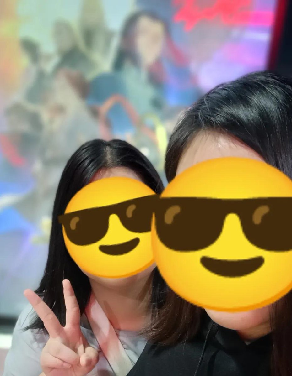 呜呜呜罗小黑真的好看亖了，让人看得好舒服，好回味无穷，甚至我一个看电影喜欢挑毛病的，看完只想再看第二遍🥹 一刷感觉少了什么，于是二刷，然后发现就是少了二刷啊啊 ಥ⁠‿⁠ಥ 好多彩蛋和细节二刷的时候才注意到，真的挖不完啊挖不完。每个角色/路人，都让人感觉他们是在这个世界活生生的存在着的。