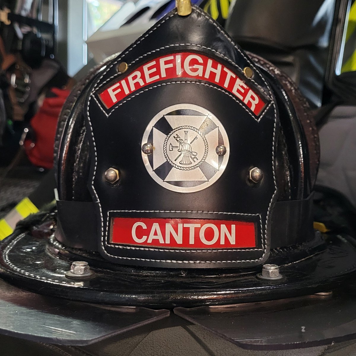 cantonfire1580's tweet photo. We are currently have a Working Fire at 635 Washington Street The Gather Restaurant. Smoke showing from the roof. Please avoid the area. https://t.co/BgXjz07fUm