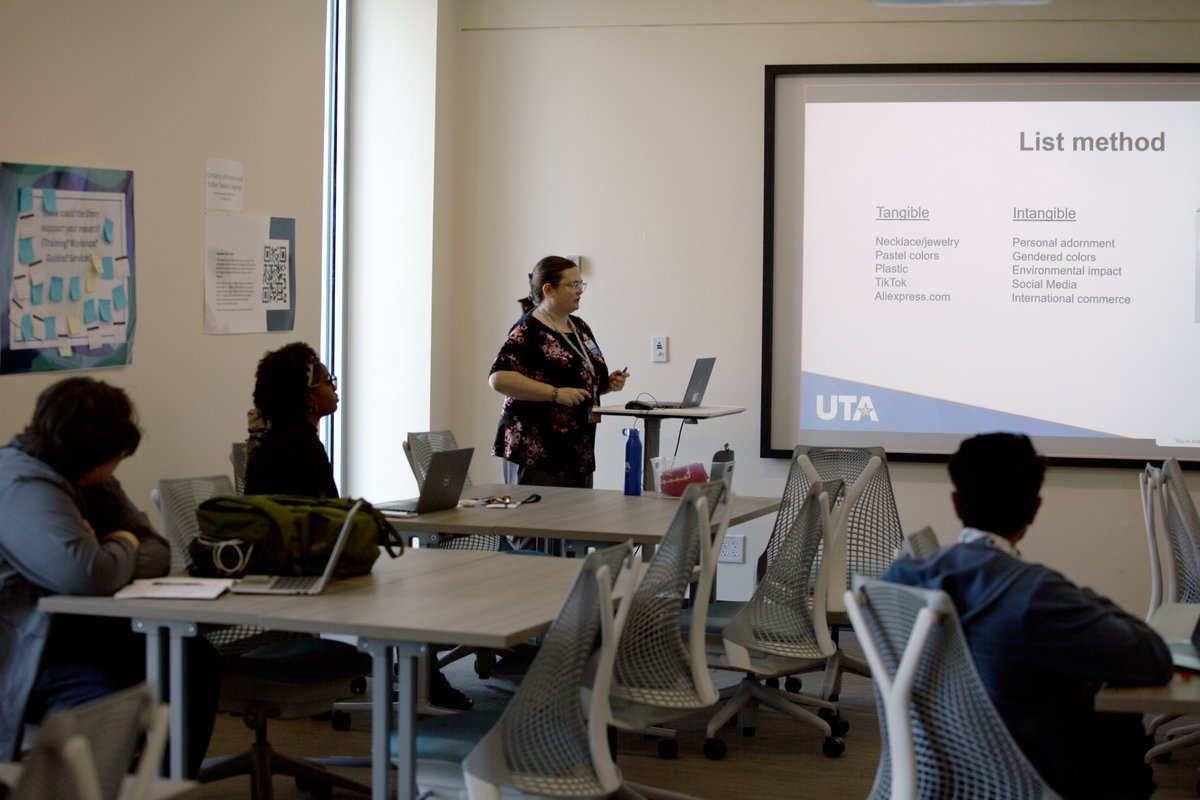 utalibraries's tweet photo. Turning ideas into research gold! 

The Day Family Research Lab hosted Developing a Topic for Undergraduate Research Projects on Sept. 24, helping students refine topics, ask stronger questions, and gain skills for successful research. 📝 #UTALibraries #MavResearch https://t.co/xzipGza7ug