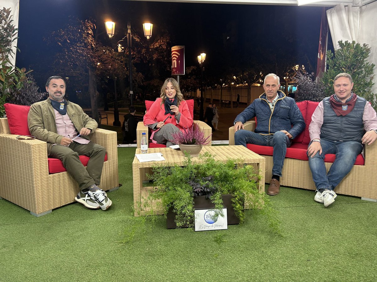 🔴 Estamos en directo en ‘Sol y Sombra en San Mateo’ en <a href="/tvrioja/">TVR Rioja Televisión</a> para contarte lo que ha pasado esta tarde en la última de feria en La Ribera.

Hoy con <a href="/Rubenlgalilea/">Rubén López</a>, Carlos Lumbreras y Héctor Babier.