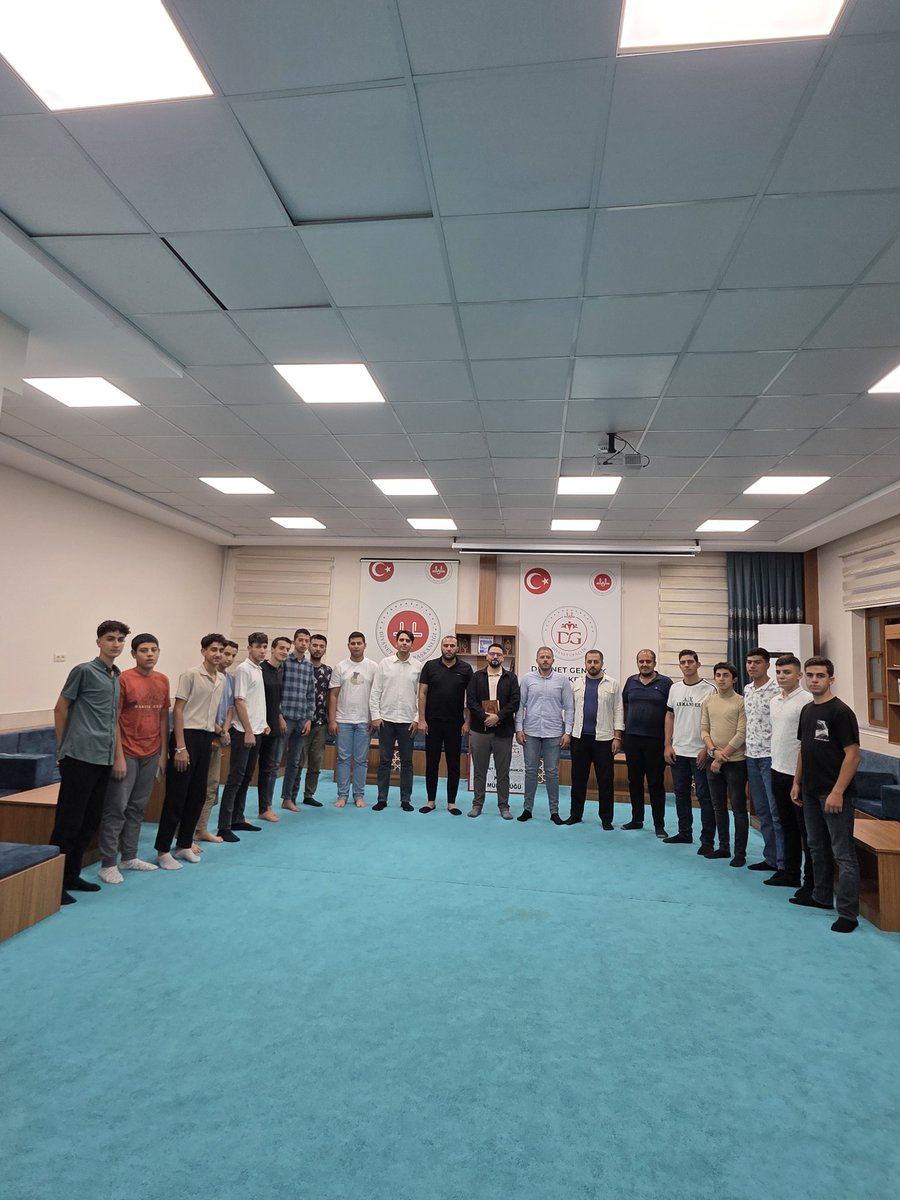 ✨ TÜGVA Kilis olarak bu hafta Velhasıl Sohbeti programımızı, Elbeyli İlçe Müftüsü Sn. Mustafa Talha Çıtlık hocamızın katılımıyla Diyanet Gençlik Merkezi'nde gerçekleştirdik.

🌙 Manevi atmosferi paylaşan tüm kardeşlerimize teşekkür ediyoruz.

#TUGVA #TugvaKilis #Gençlik