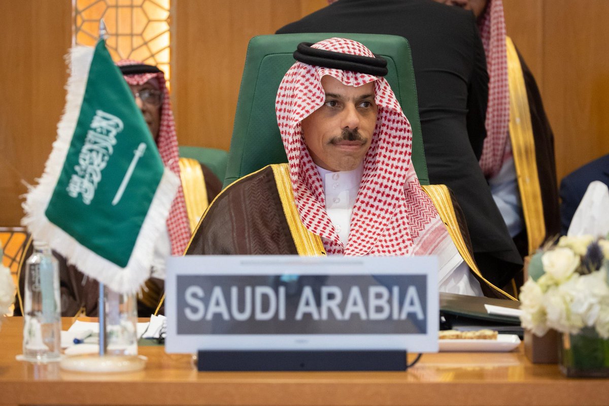 وزير الخارجية: 

لن نكلّ ..

السعودية ستواصل جهودها الدبلوماسية والإنسانية من أجل دولة فلسطينية مستقلة.

-