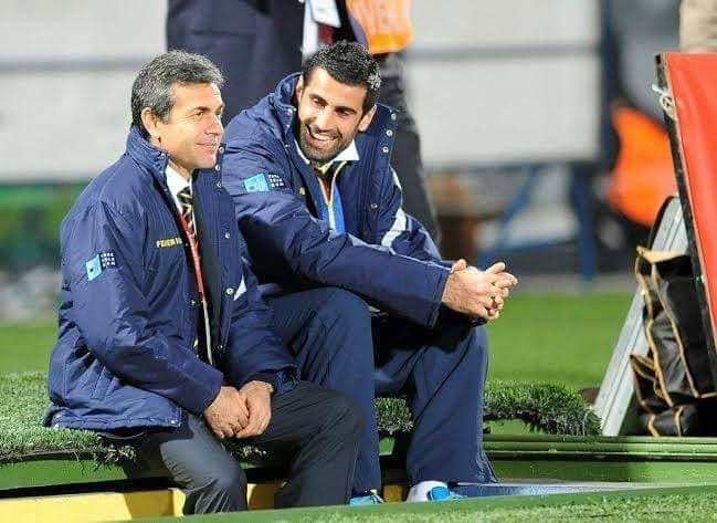 Fenerbahçenin ne olduğunu anlatacak ve o hırsı geri getirecek tek kişi Aykut hocadır acil ve acilllll !!!
#Aykutkocamanfenere