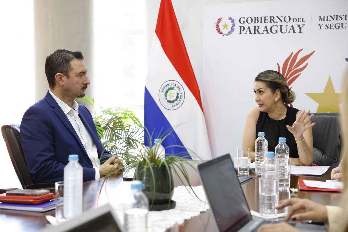 🤝Ministerio de Trabajo y Migraciones unen esfuerzo interinstitucional 

El Ministerio de Trabajo y la Dirección Nacional de Migraciones (<a href="/MigracionesPY/">Migraciones Paraguay</a>) establecieron lineamientos de cooperación institucional con el objetivo de seguir mejorando la atención a los trabajadores