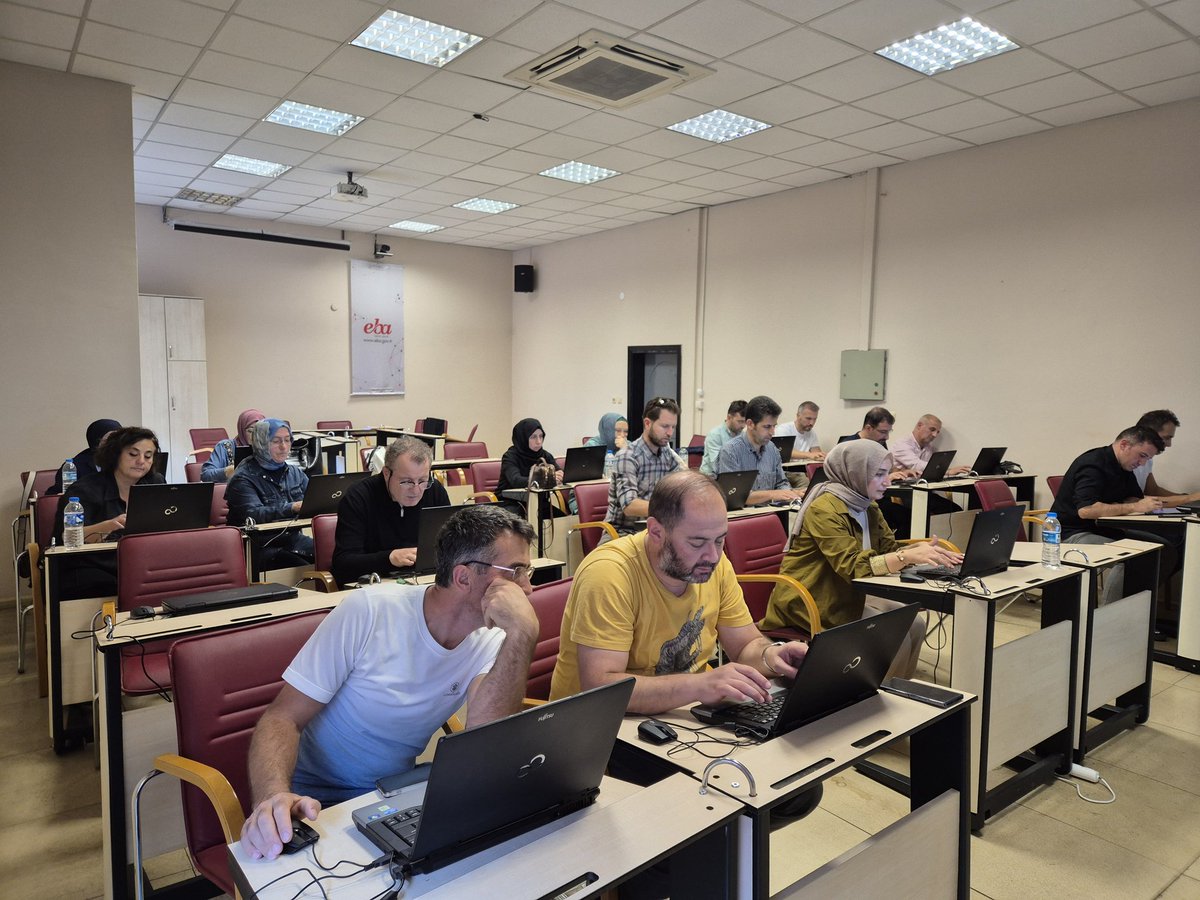 Trabzon İl MEM YEĞİTEK Şubesi olarak Dijital Beceri Eğitimleri kapsamında gerçekleştirdiğimiz ve eğitmenliğini Fatih Projesi Eğitmeni Mehmet Ural'ın yaptığı 22-24 Eylül 2025 Eğitimde Yapay Zeka Kursunu tamamladık. 
<a href="/yedamlaci/">Yunus Emre DAMLACI</a> <a href="/mebyegitek/">Yenilik ve Eğitim Teknolojileri Genel Müdürlüğü</a> <a href="/hasan_uygun91/">hasan uygun</a> <a href="/Trabzon_MEM/">Trabzon İl Milli Eğitim Müdürlüğü</a>