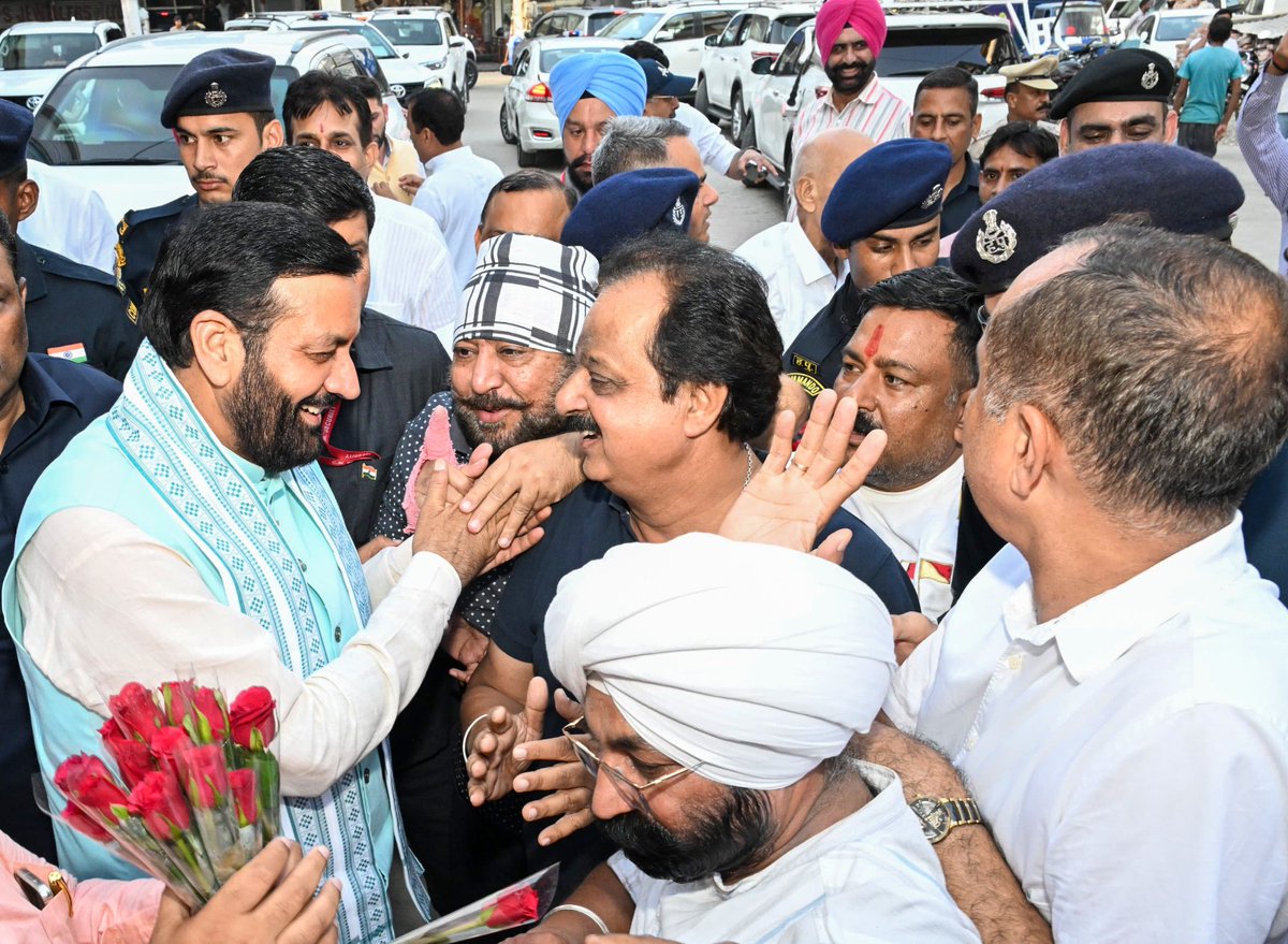 NayabSainiBJP's tweet image. आज नेहरू प्लेस, करनाल पहुँचकर दुकानदारों से जीएसटी सुधार के संदर्भ में बातचीत की। जीएसटी में मिली छूट से ग्राहकों के साथ-साथ दुकानदारों, व्यवसायी समाज को भी लाभ पहुँच रहा है।

देश के यशस्वी प्रधानमंत्री माननीय श्री @narendramodi जी ने 15 अगस्त को लाल किले से त्योहारों के सीजन से…