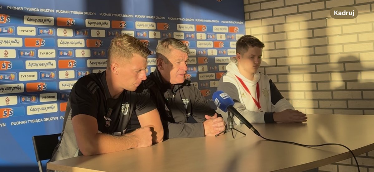 hugobraun19's tweet photo. John Carver: Zgadzam się, że Awad to jeździec bez głowy. Często nie wiemy, co zrobi na boisku. Z drugiej strony rywal także nie wie - to jego atut. 😅
#PGMLGD https://t.co/xS0xP3z7l6