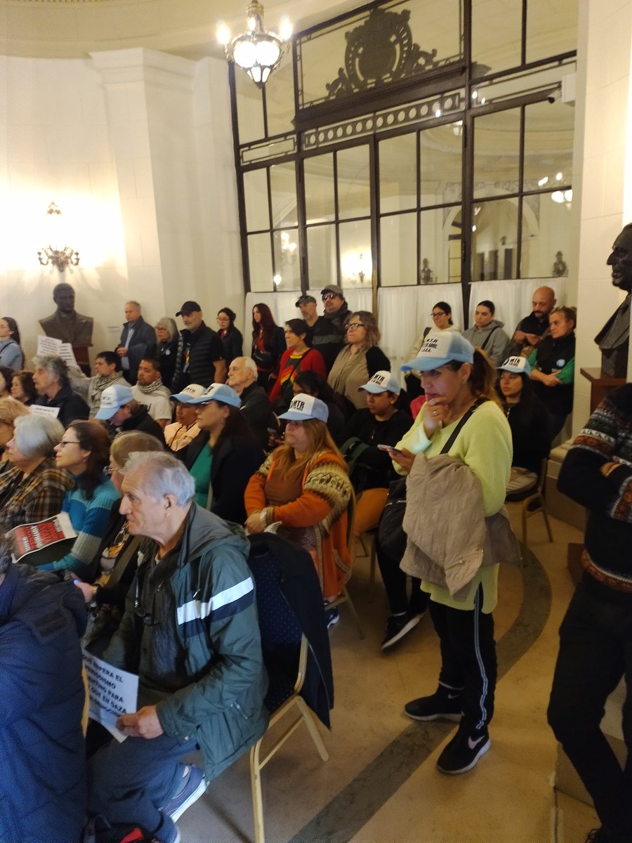 Acá en la legislatura acompañando a <a href="/fedepuy/">Federico Puy</a> no solo lo defendemos sino que estamos defendiendo los derechos humanos. Basta de genocidio en Gaza. Pongan fin al sumario <a href="/jorgemacri/">Jorge Macri</a> y <a href="/mechimiguel/">Mercedes Miguel</a>. Por más Federica en las escuelas donde van nuestros hijos. Fuerza!