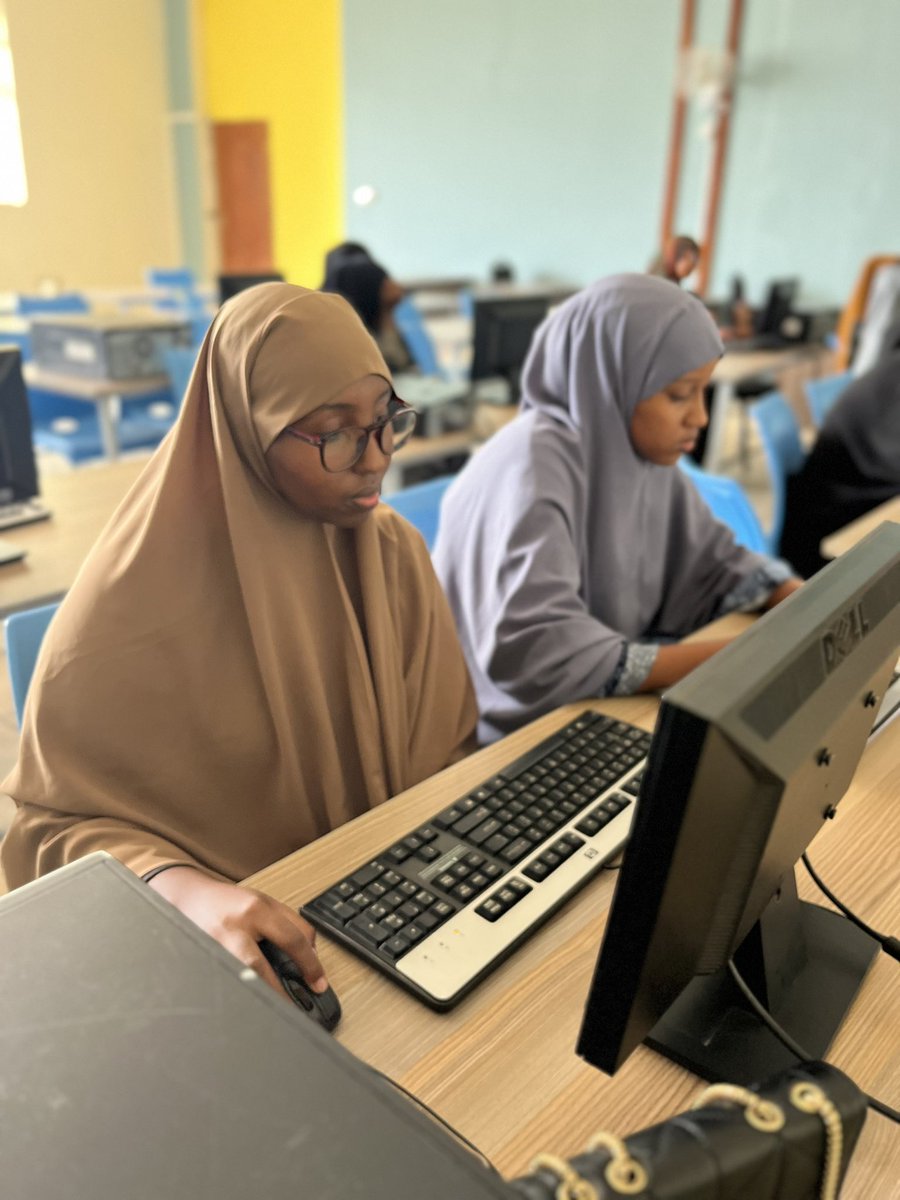 NIEhub's tweet image. 2/4 under the African Girls Can Code initiative, an incredible recognition that opened new doors for her.

Most recently, Asha was awarded a scholarship by #GoMyCode, after her team’s presentation emerged as the best in their category during the program.