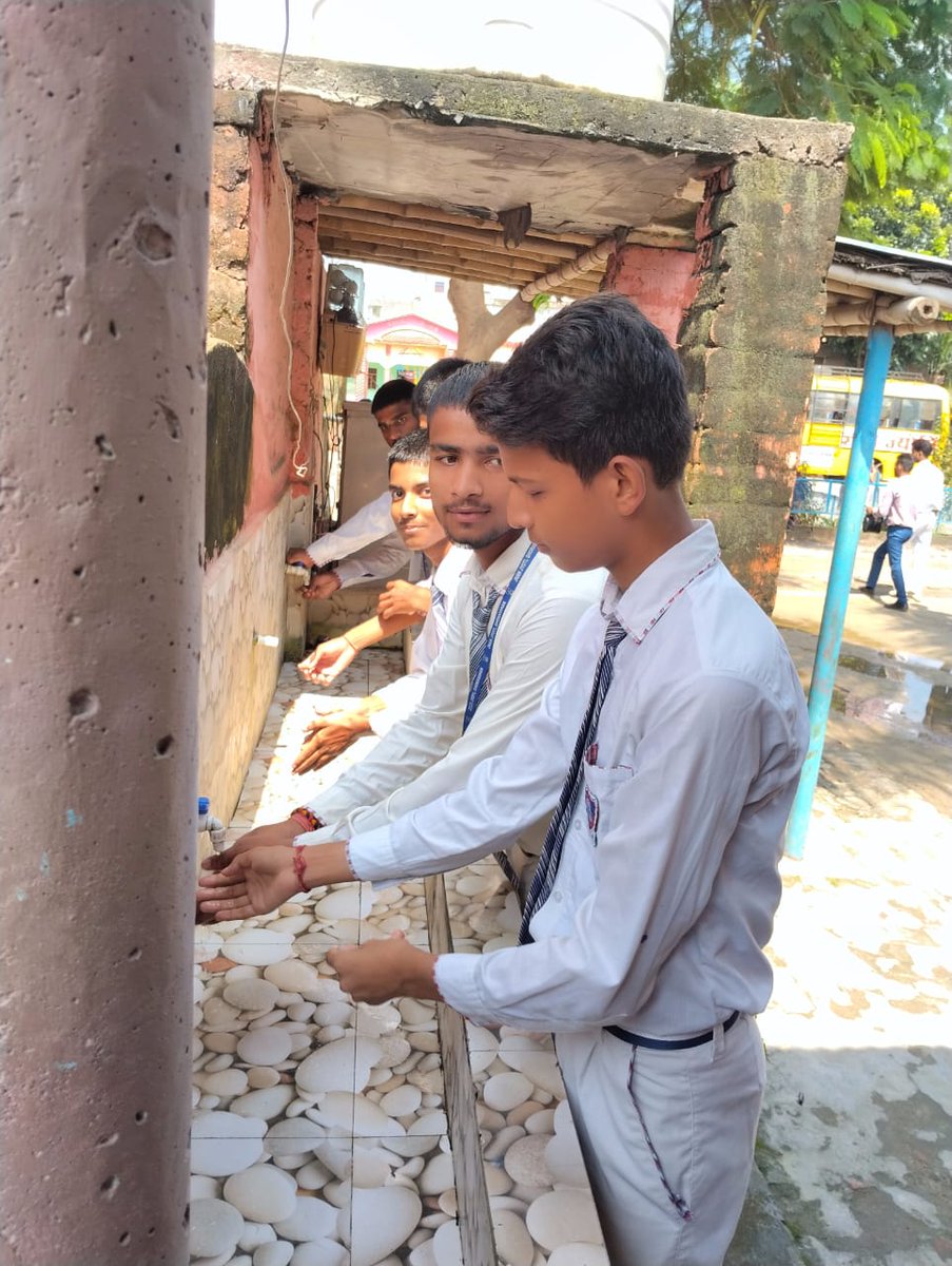 EcMotihari's tweet photo. #SBM(G)/#LSBA #SwachhtaHiSeva2025 के तहत #स्वच्छाउत्सव अभियान के अंतर्गत #Hand_Washing करते हुए स्कूली बच्चे |
@Dm_Motihari @MoJSDDWS @MoRD_GoI @kumarvinuvinay @rajeevjauhari1 @EduMinOfIndia @LSBA_Bihar @BiharRDD @PIB_Patna @IPRDBihar @rajeshkbas42 https://t.co/jcdEjYWzyg