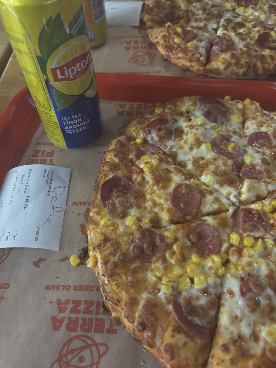 dunyanin en ucuz pizzasi
ama 5 yil sonra cikiyo ve soylenilen malzemelerin yarisi yok