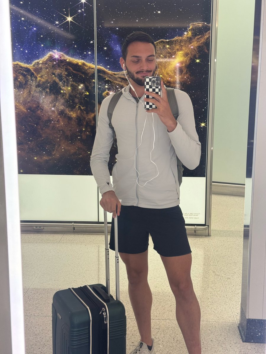 joshsorbe's tweet image. Back to the swamp.

(Corded headphones brought to you by my right AirPod forgotten in the United States Capitol, and my left AirPod forgotten at my aunt’s house.)