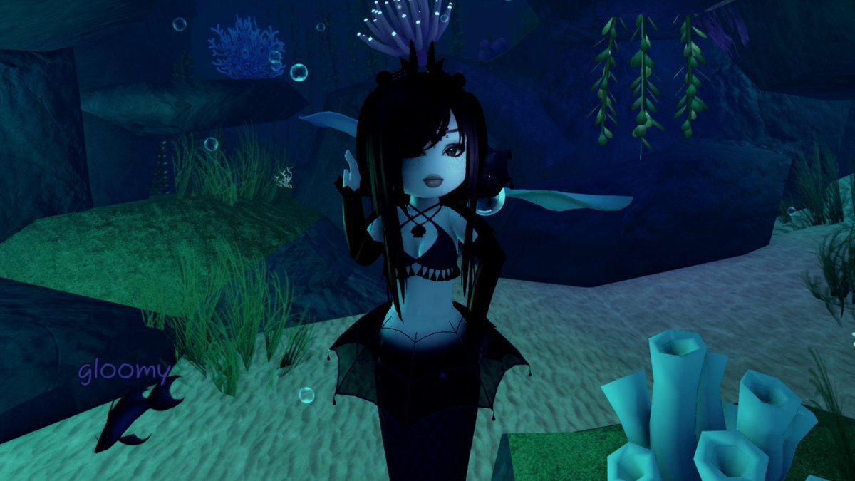 Flutter40625775's tweet photo. @RoyaleHighValks dark elemental mermaid and tidal wave mermaid 🧜‍♀️🌊 https://t.co/QEWheO5yJD