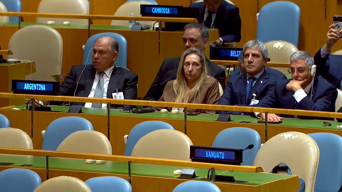 No fue nadie, alta coimera <a href="/KarinaMileiOk/">Karina Milei</a>.