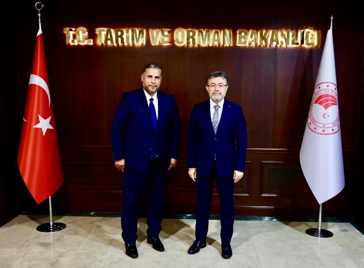 Bakanımız sn <a href="/ibrahimyumakli/">İbrahim Yumaklı</a> beyi ziyaret ettim.

Bereket şehri Manisa’mızın selamlarını ilettim.

Manisamızın tarımını,gıdasını,hayvancılığını vb gibi konuları kısaca arz ettim.

Sayın Bakanımızın emir ve talimatlarını aldım.

Durmadan,yorulmadan çalışacağımıza dair tüm mesai